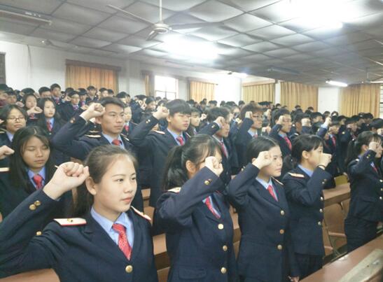 南昌向远铁路学校举行2016年冬季新团员入团宣誓仪式