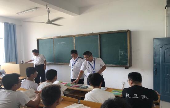 南昌向远铁路学校领导深入课堂检查开学第一课