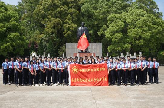 缅怀革命英烈 弘扬民族精神—南昌向远轨道学校学生赴方志敏烈士陵园扫墓