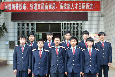 前往福建三钢铁路运输处学生上岗学生合影.jpg