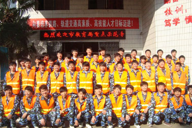 前往中铁电化局上海处上岗学生合影.jpg