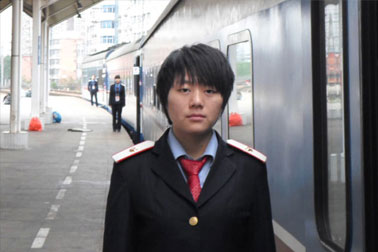 钟倩--广铁集团任列车员.jpg
