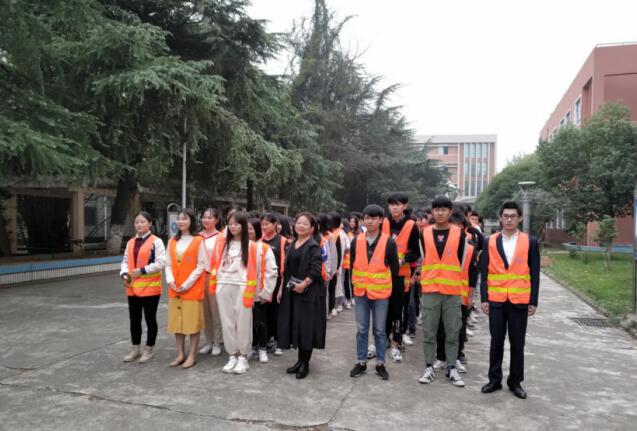 组织学生赴南昌南车辆段等单位开展实地观摩及实训教学活动