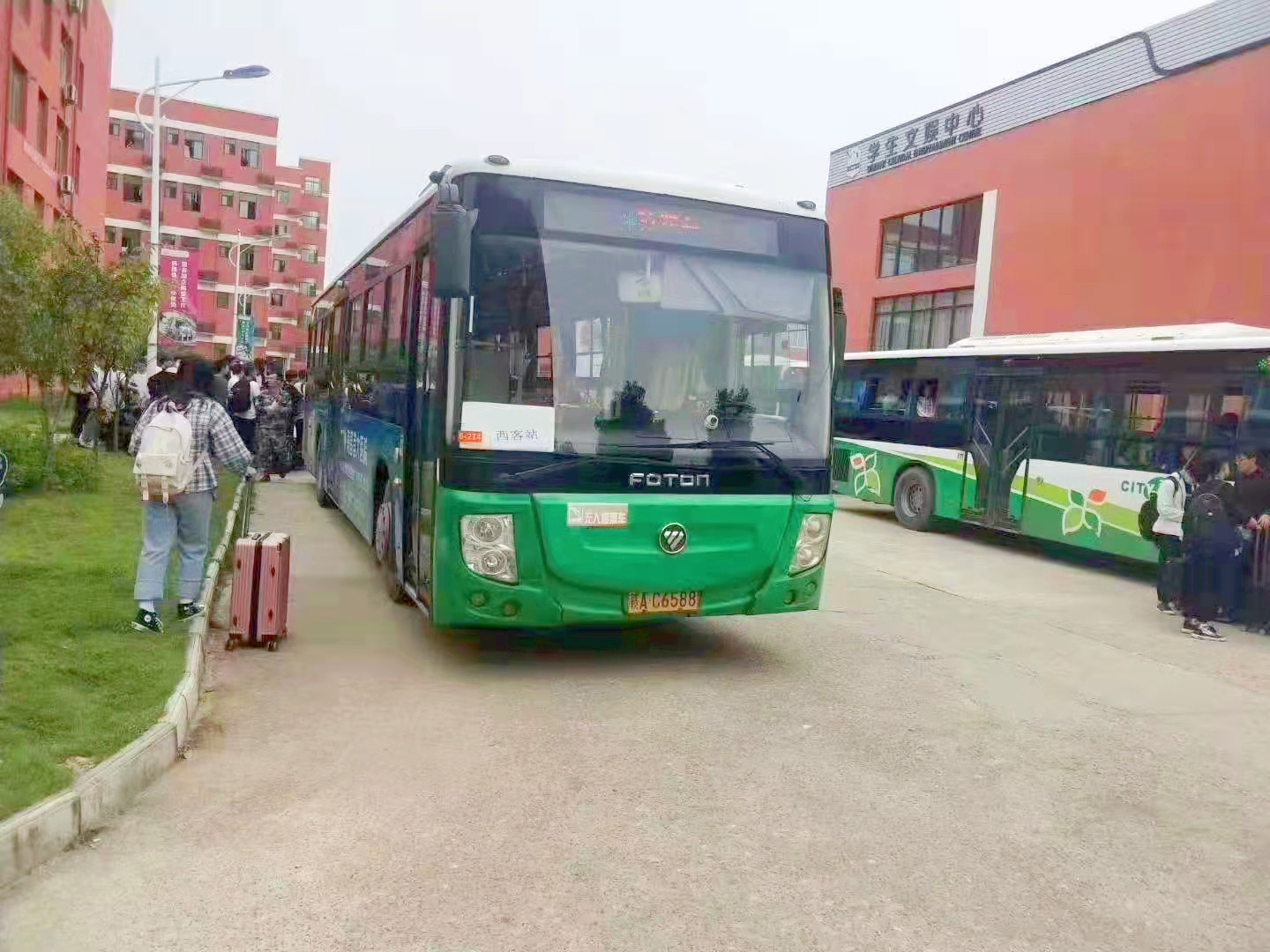 无缝对接学校与地铁高铁枢纽 南昌向远轨道技术学校助力学子温暖回家路