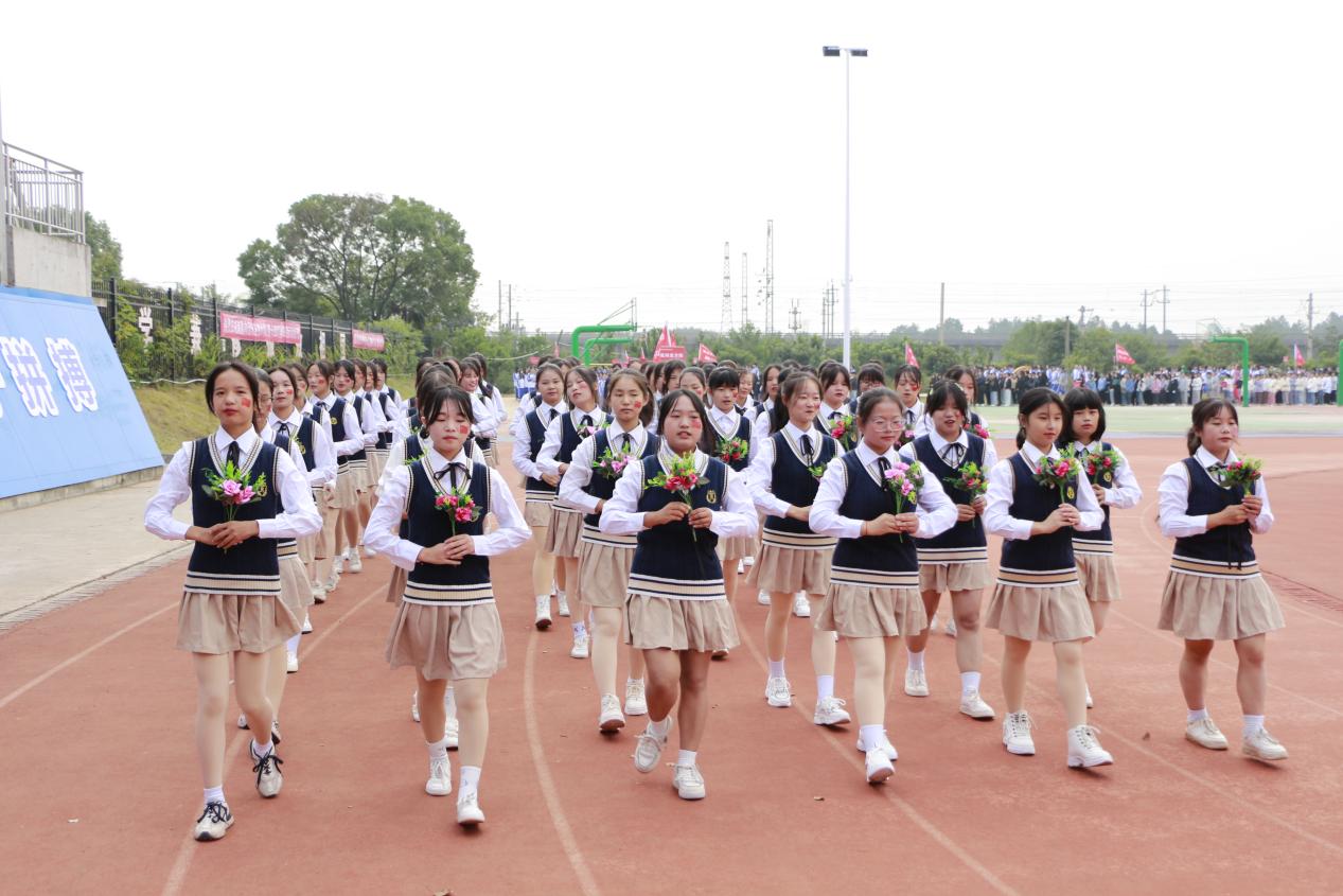 热烈祝贺南昌向远轨道技术学校第十四届运动会盛大开幕