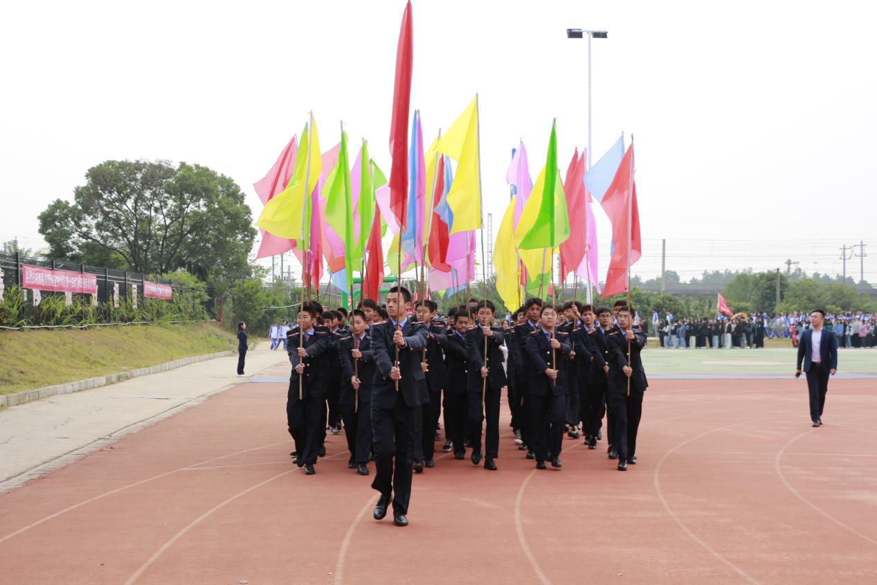 热烈祝贺南昌向远轨道技术学校第十四届运动会盛大开幕