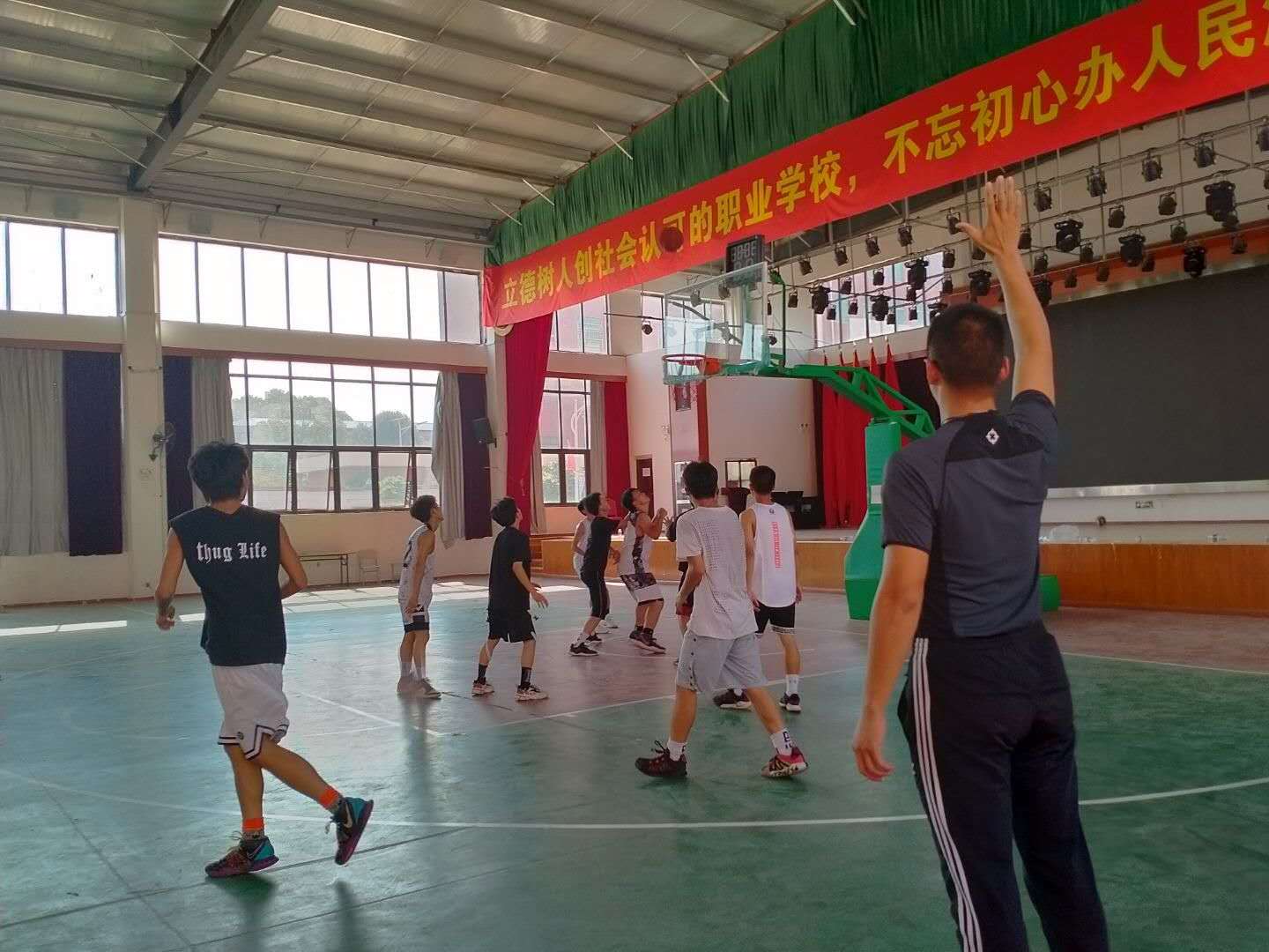 绽青春风采,秀篮球魅力--南昌向远轨道技术学校举办第十届“新生杯”篮球赛