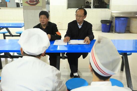 南昌向远轨道技术学校餐饮中心召开食品安全工作会议