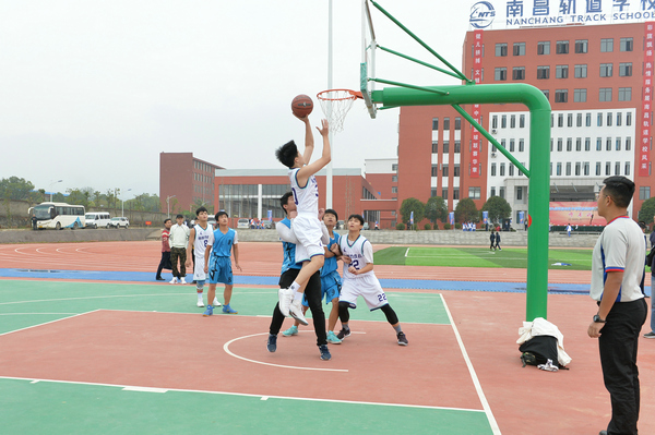 第九届南昌地区中等职业院校学生篮球联赛在南昌向远轨道技术学校开幕