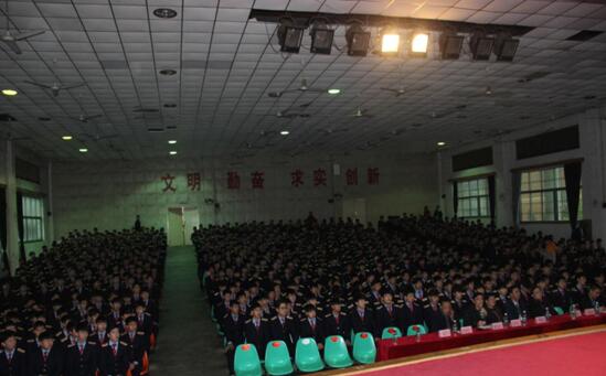 南昌向远轨道铁路学校大师进校园——全国劳动模范郭学飞来校作知识讲座