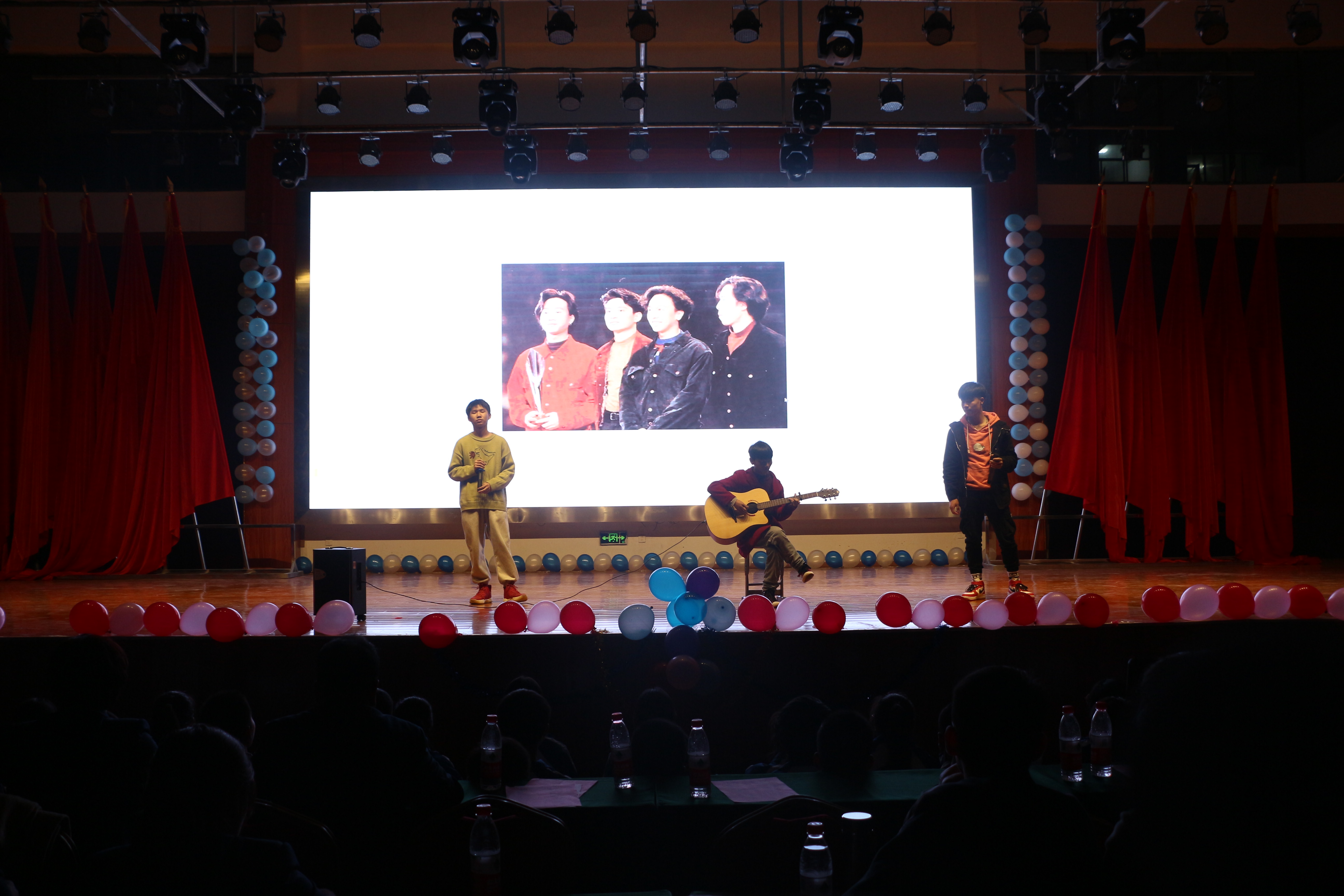 南昌向远铁路学校吉他社团