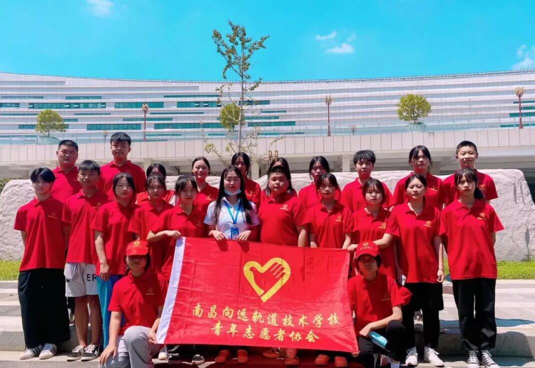 南昌向远轨道技术学校志愿者赴江西省图书馆开展志愿服务活动