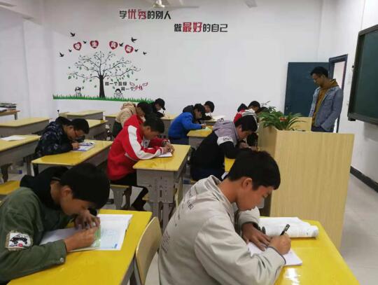 南昌向远轨道技术学校机车车辆工程系举行书法大赛选拔赛