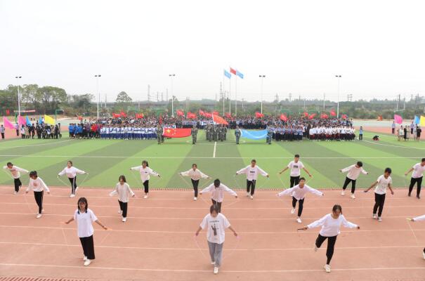 南昌向远铁路技术学校第十二届秋季田径运动会开幕