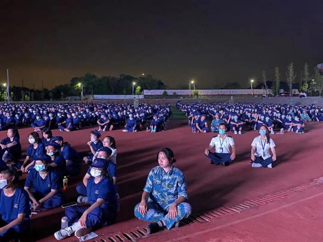 南昌向远轨道技术学校组织全体师生观看“开学第一课”