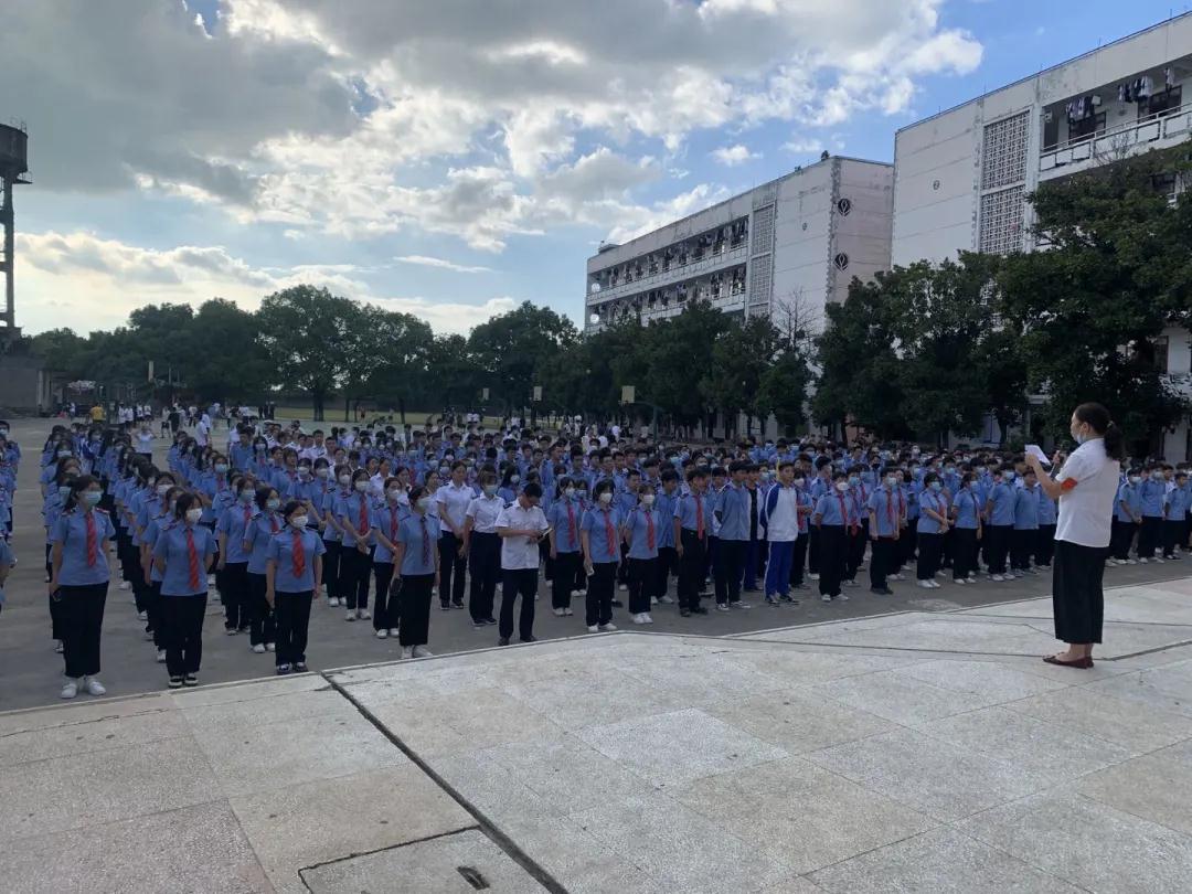 南昌向远铁路技术学校光盘行动节约粮食从我做起签名活动