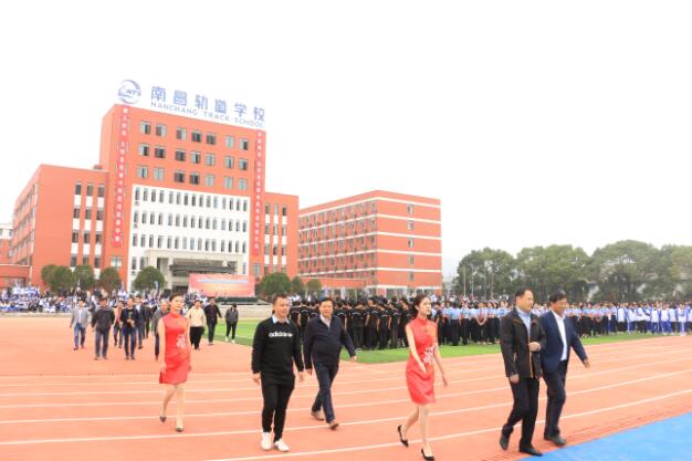 南昌向远轨道技术学校第九届南昌地区中等职业院校学生篮球联赛圆满成功