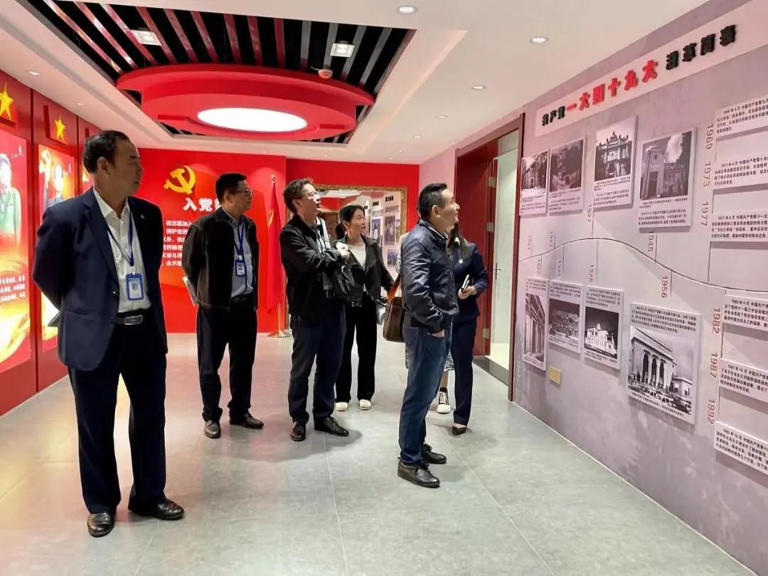 江西机电职业技术学院一行莅临南昌向远轨道技术学校调研指导