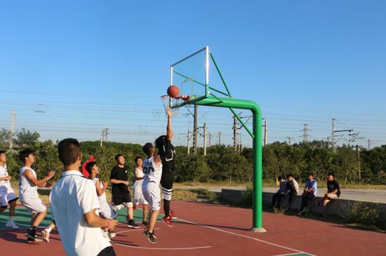 南昌向远铁路学校新生杯篮球赛顺利开赛