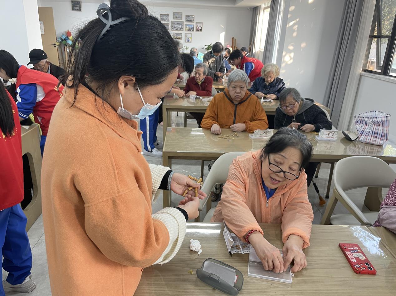 南昌向远轨道技术学校“轨道先锋志愿服务队”赴江投颐养院开展主题志愿活动(一)