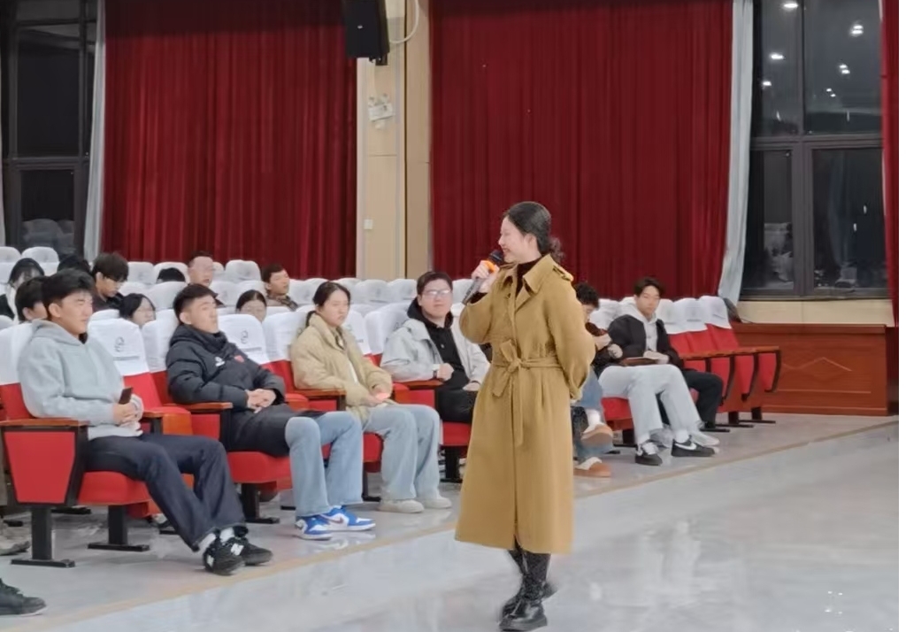 南昌向远轨道技术学校心理健康文化节系列活动:开展2025年秋季第二期心理委员培训