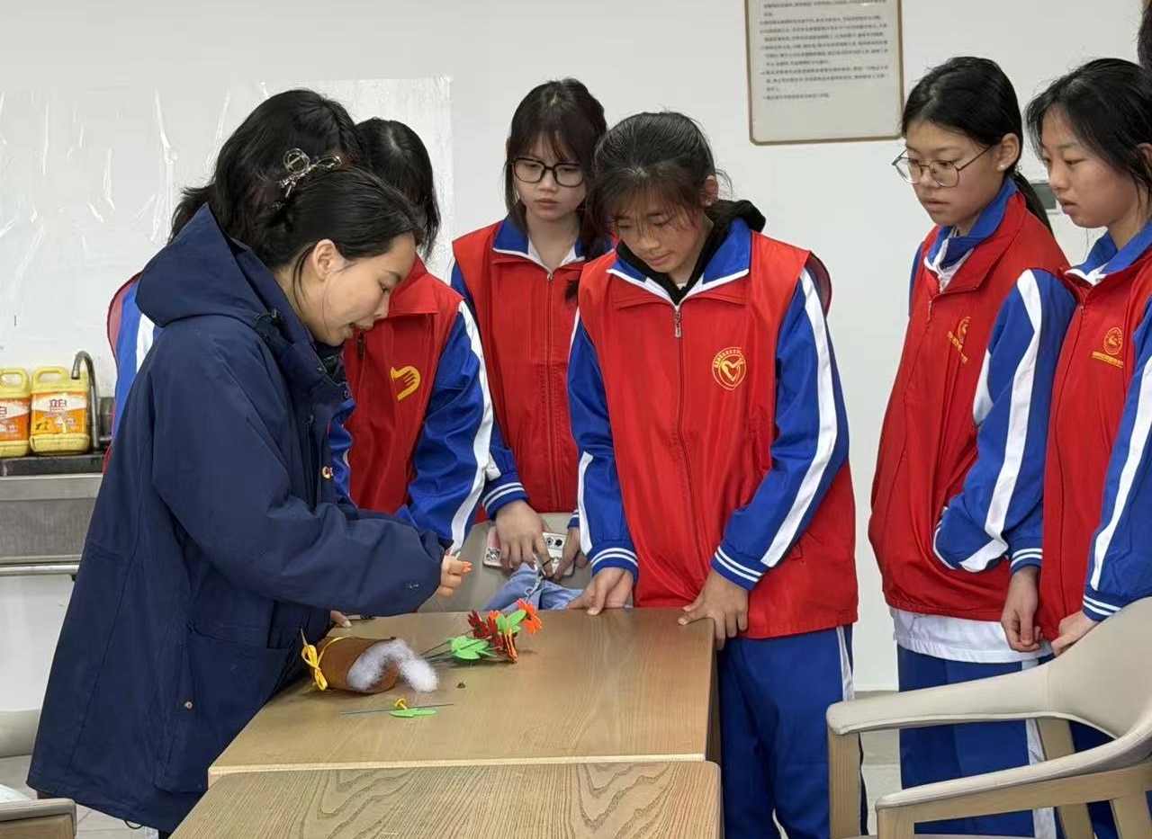 南昌向远轨道技术学校开展学雷锋主题志愿服务活动（一）