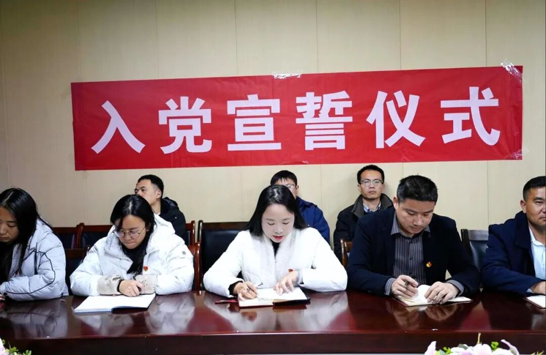 南昌向远轨道技术学校党支部开展集体学习暨预备党员入党宣誓仪式