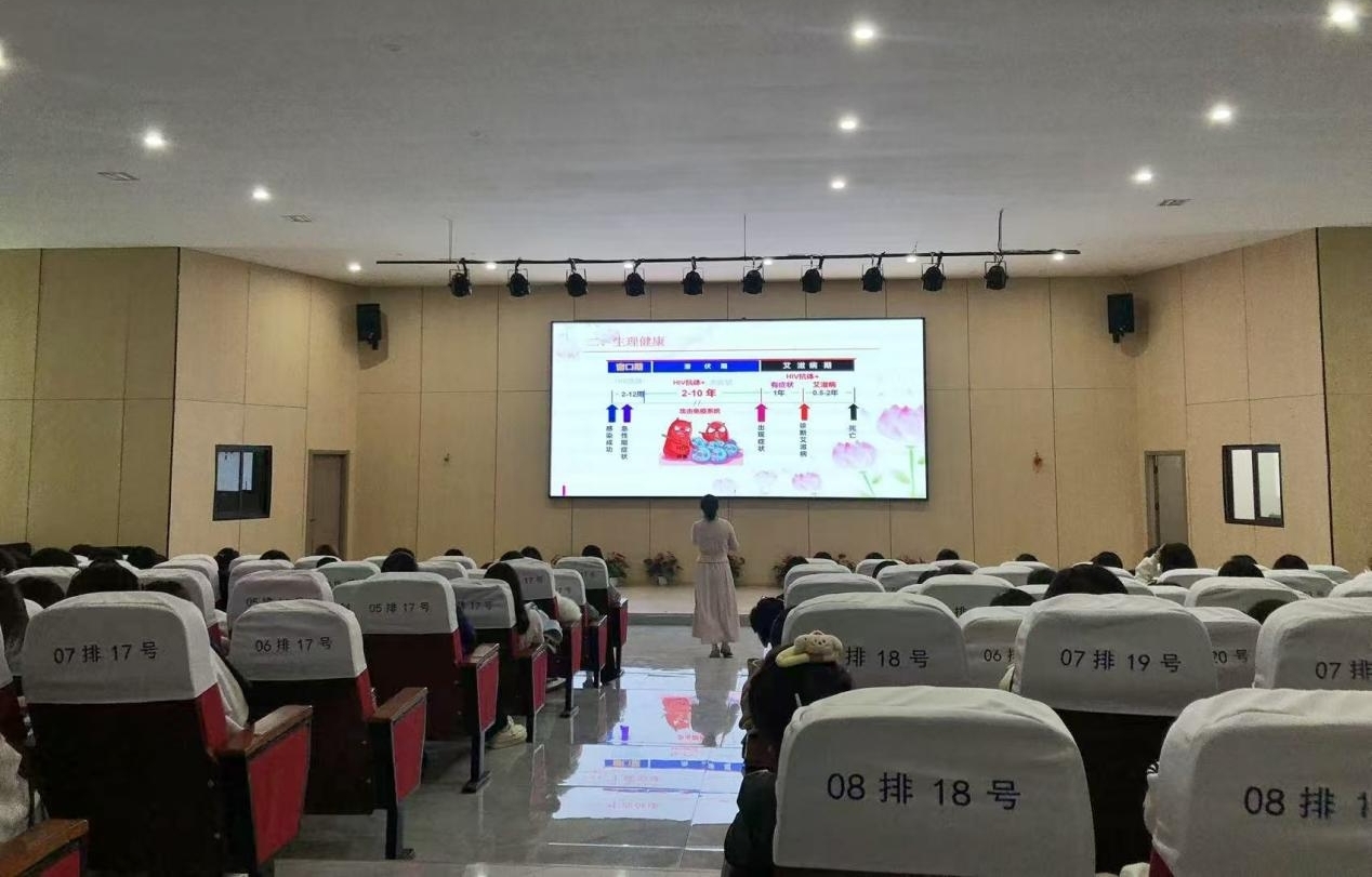 南昌向远轨道技术学校心理健康文化节系列活动:开展“我们女生”女性生理健康专题讲座