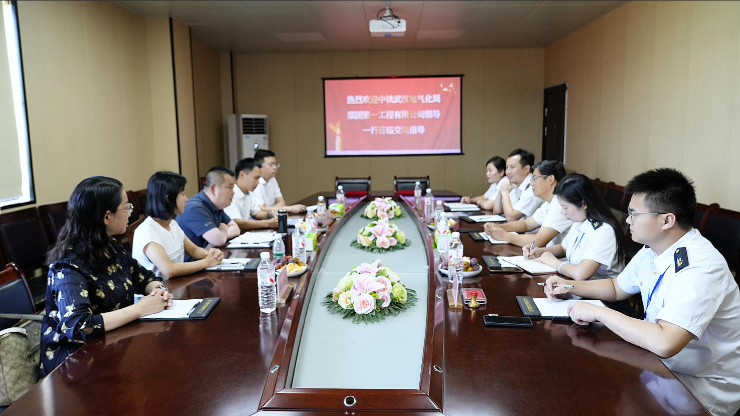 南昌向远轨道技术学校与中铁武汉电气化局集团第一工程有限公司举行校企交流签约活动