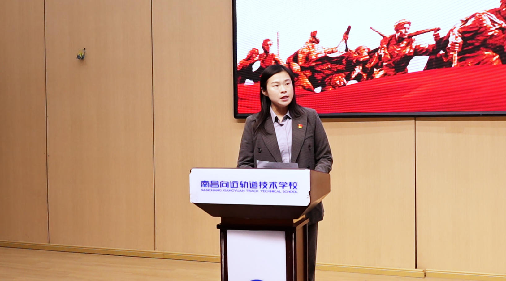 南昌向远轨道技术学校举办纪念红军长征胜利90周年班级朗诵大赛
