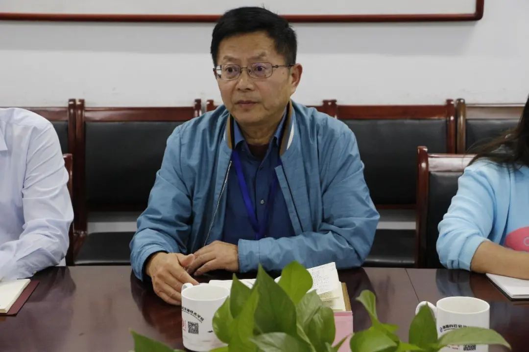 江西科技师范大学通信与电子学院实习基地授牌仪式在南昌向远轨道技术学校举行