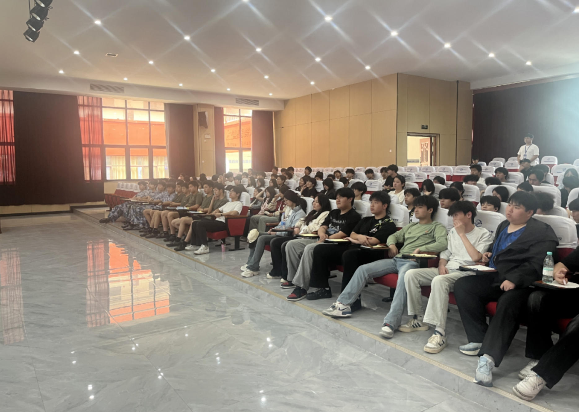 南昌向远轨道技术学校开展专题安全教育讲座