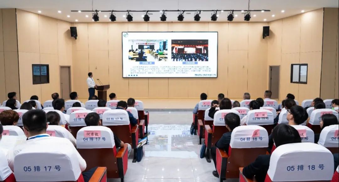 湖南省浏阳市职业教育考察团来南昌向远轨道技术学校考察交流