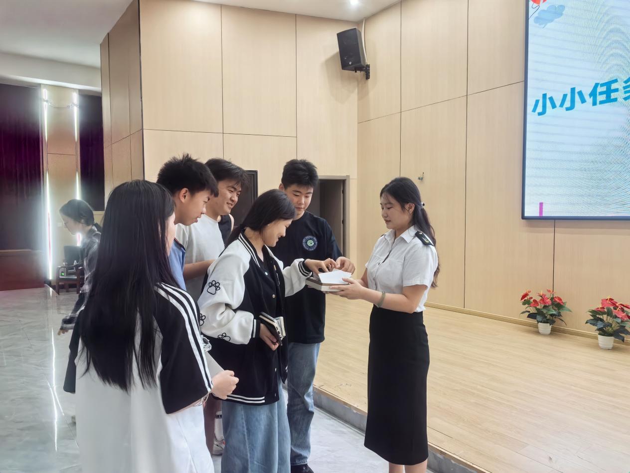 南昌向远轨道技术学校心理健康文化节系列活动之心理委员专题培训圆满举行