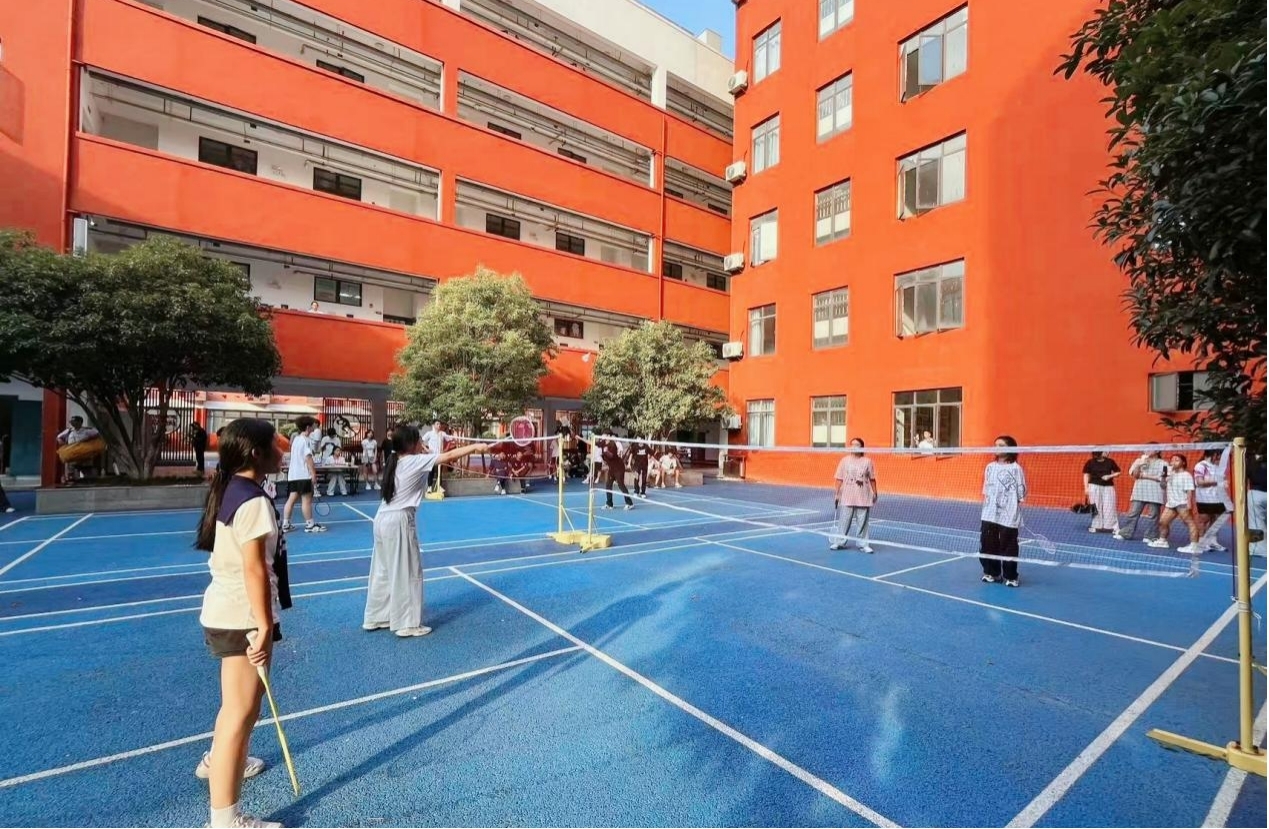 南昌向远轨道技术学校“活力杯”羽毛球赛圆满落幕