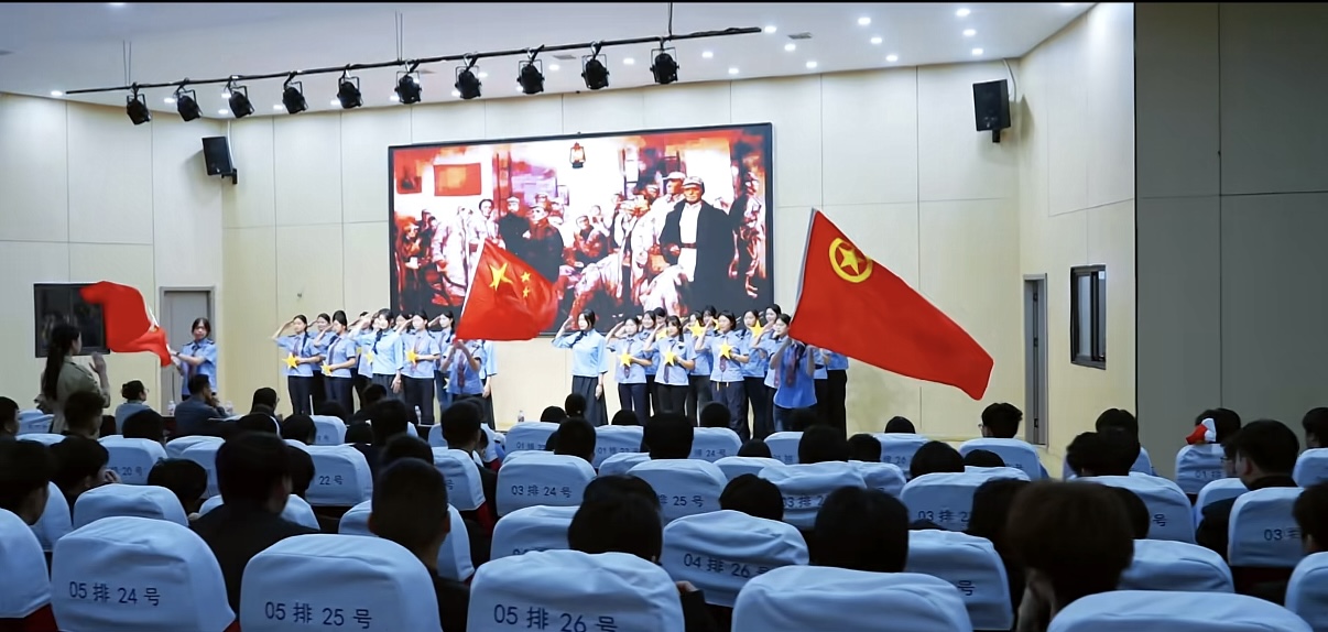 南昌向远轨道技术学校举办纪念红军长征胜利90周年班级朗诵大赛