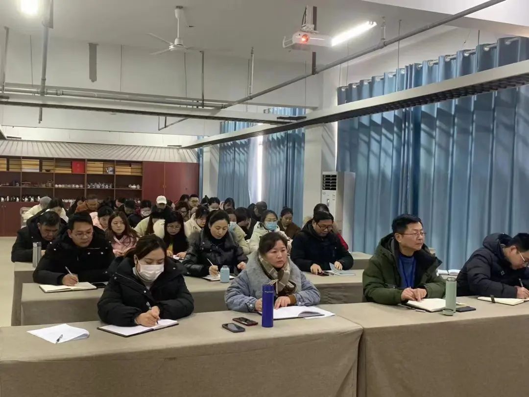 【教代会】南昌向远轨道技术学校召开新学期教师会议
