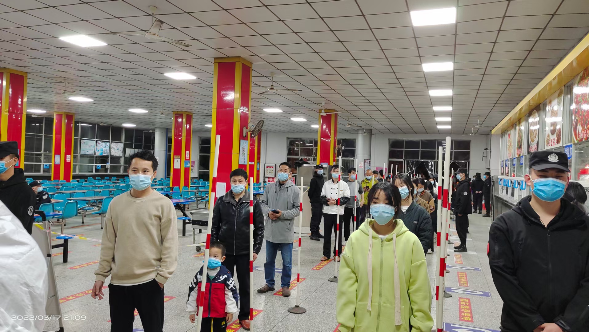 南昌向远轨道技术学校连夜开展全员核酸检测工作