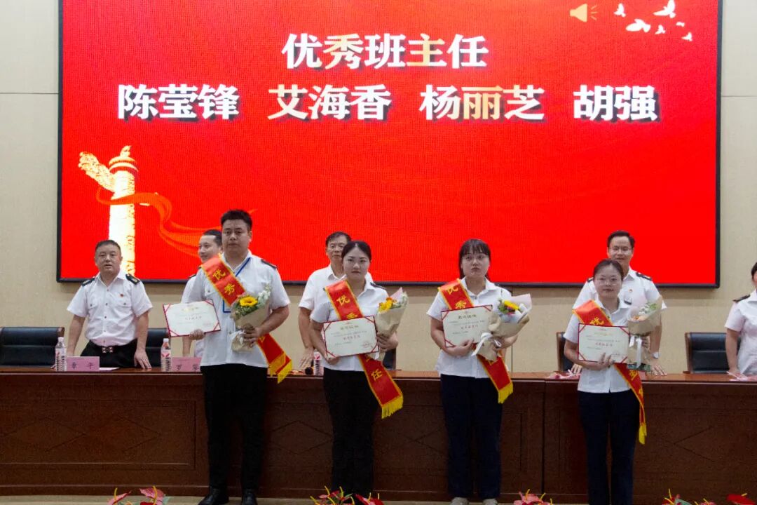 南昌向远轨道技术学校隆重举行庆祝第41个教师节暨表彰大会