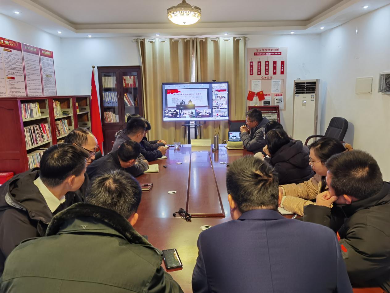 南昌向远轨道技术学校组织收看学习贯彻党的二十大精神市委宣讲团报告会（南昌市教育系统专场）