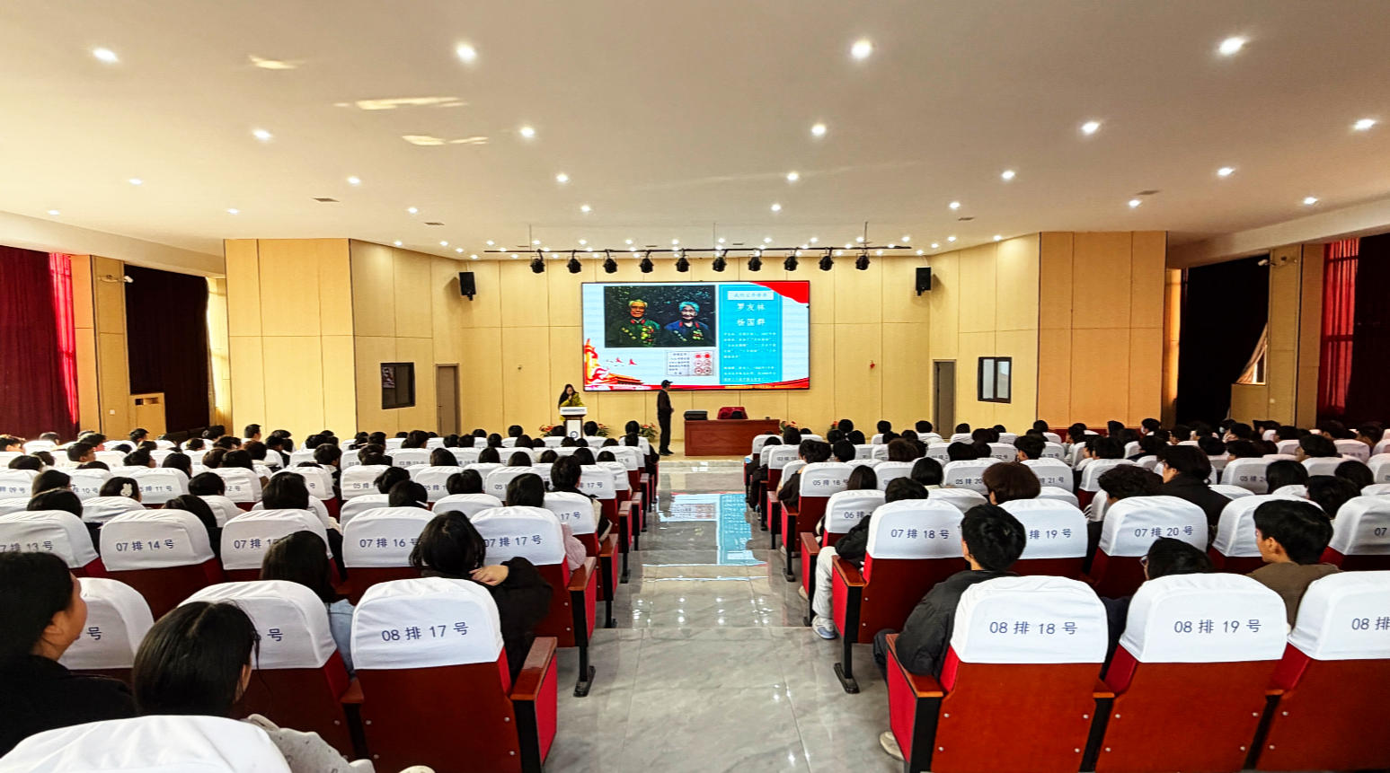 南昌市“五老”进校园播撒红军精神火种南昌向远轨道技术学校