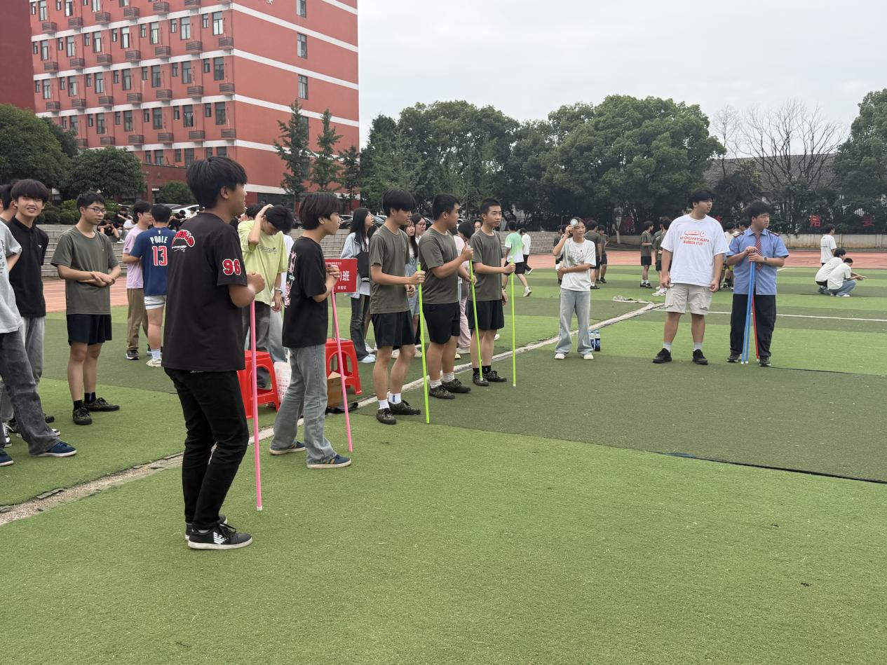 南昌向远轨道技术学校开展“探心寻趣,自在生长”主题心理健康游园会