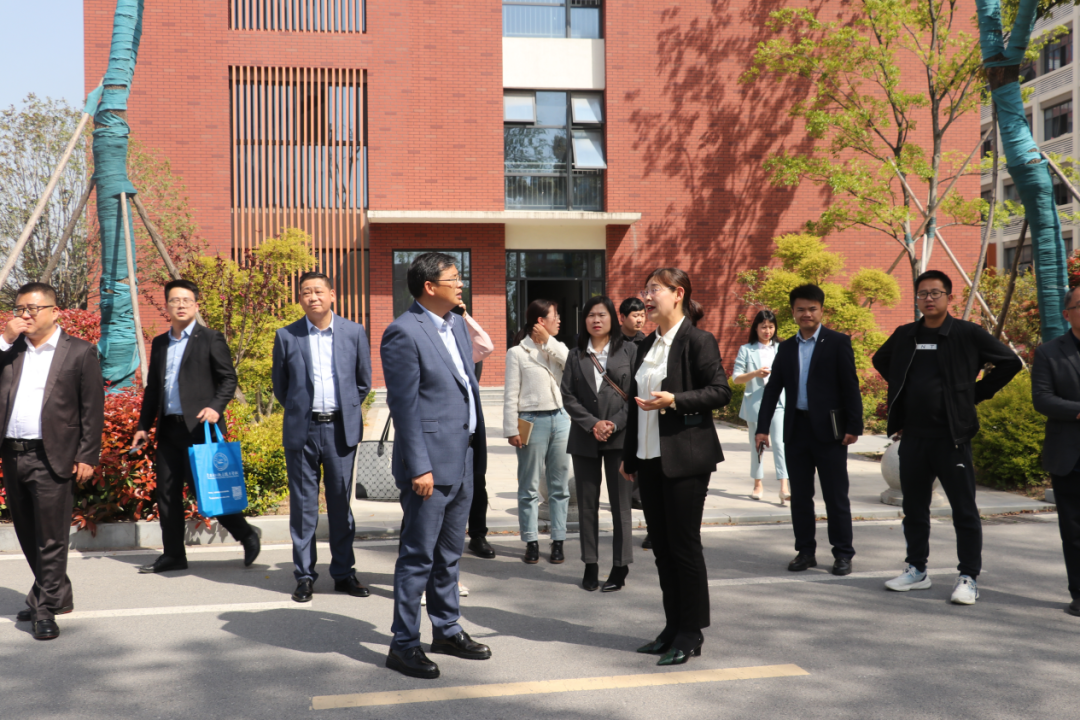 南昌向远轨道技术学校党政领导干部理论学习报道