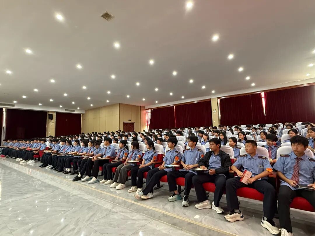 南昌向远轨道技术学校党支部书记为第二十二期团校学员讲授专题思政课