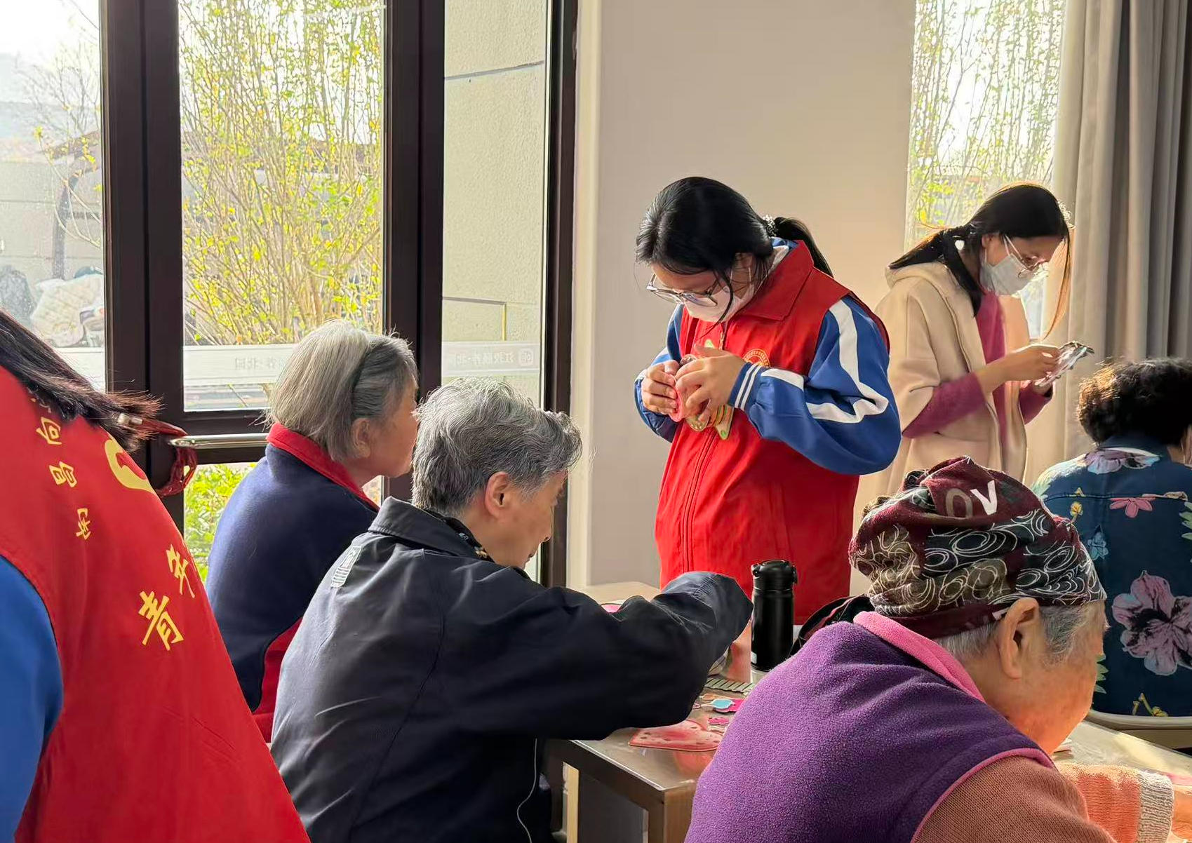 南昌向远轨道技术学校&ldquo;轨道先锋志愿服务队&rdquo;赴颐养院开展志愿活动