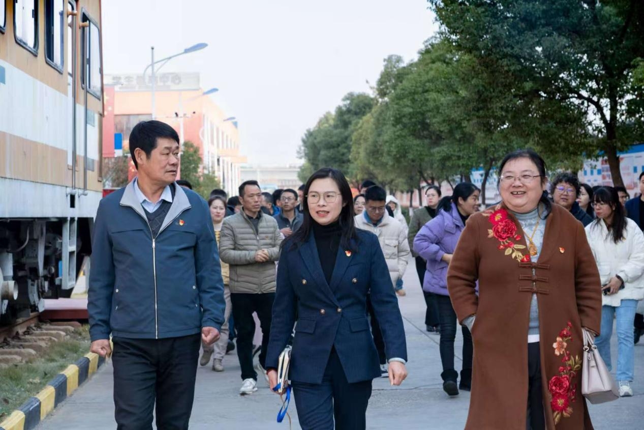 南昌向远轨道技术学校党支部和南昌市汽车机电学校党委联合开展党建共建交流活动