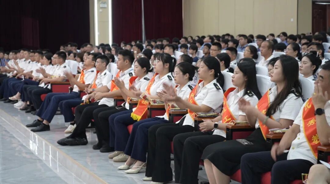 南昌向远轨道技术学校隆重举行庆祝第41个教师节暨表彰大会