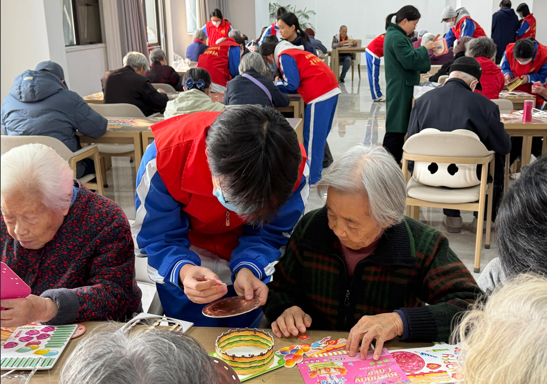 南昌向远轨道技术学校&ldquo;轨道先锋志愿服务队&rdquo;赴颐养院开展志愿活动