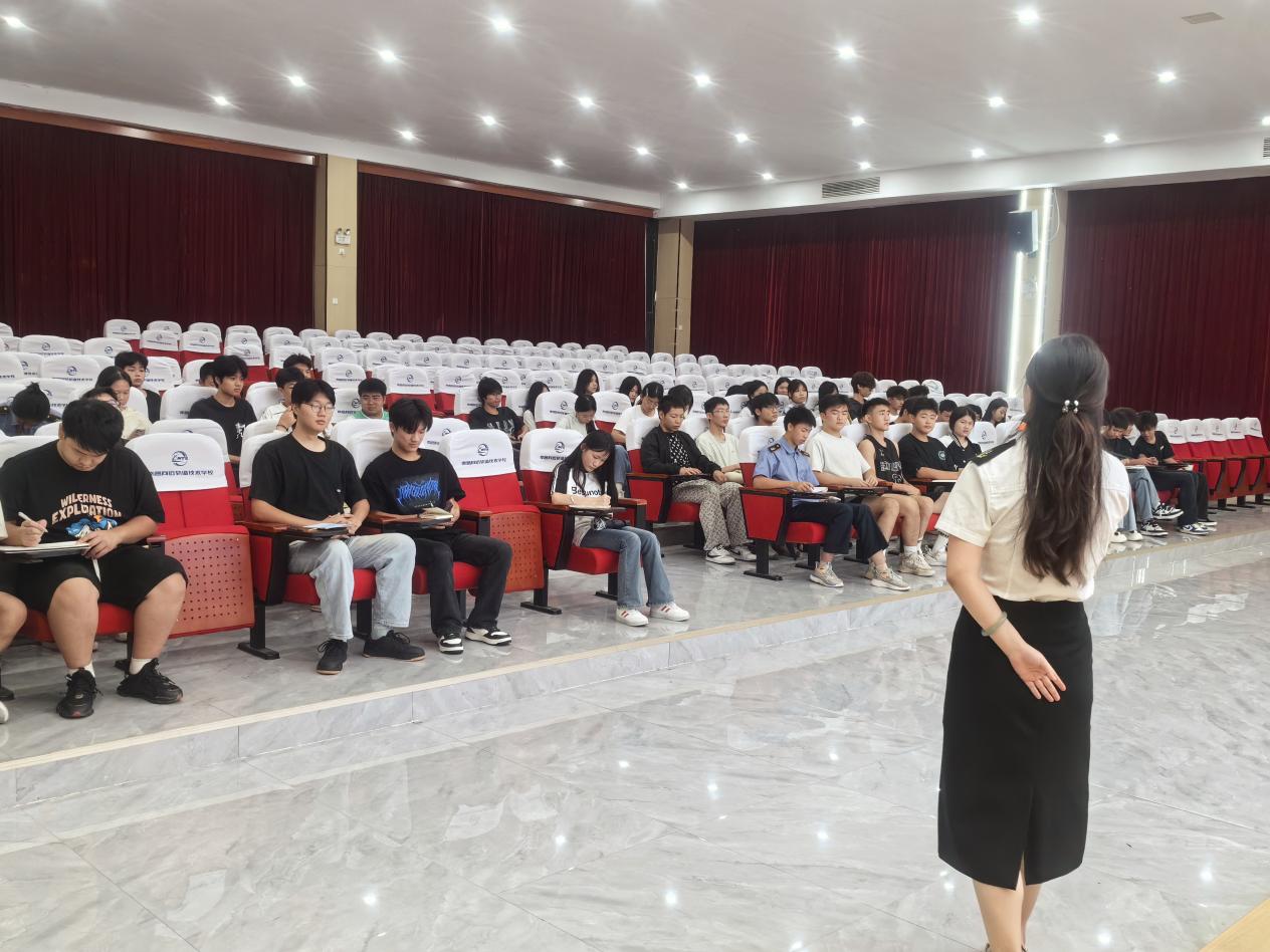 南昌向远轨道技术学校心理健康文化节系列活动之心理委员专题培训圆满举行