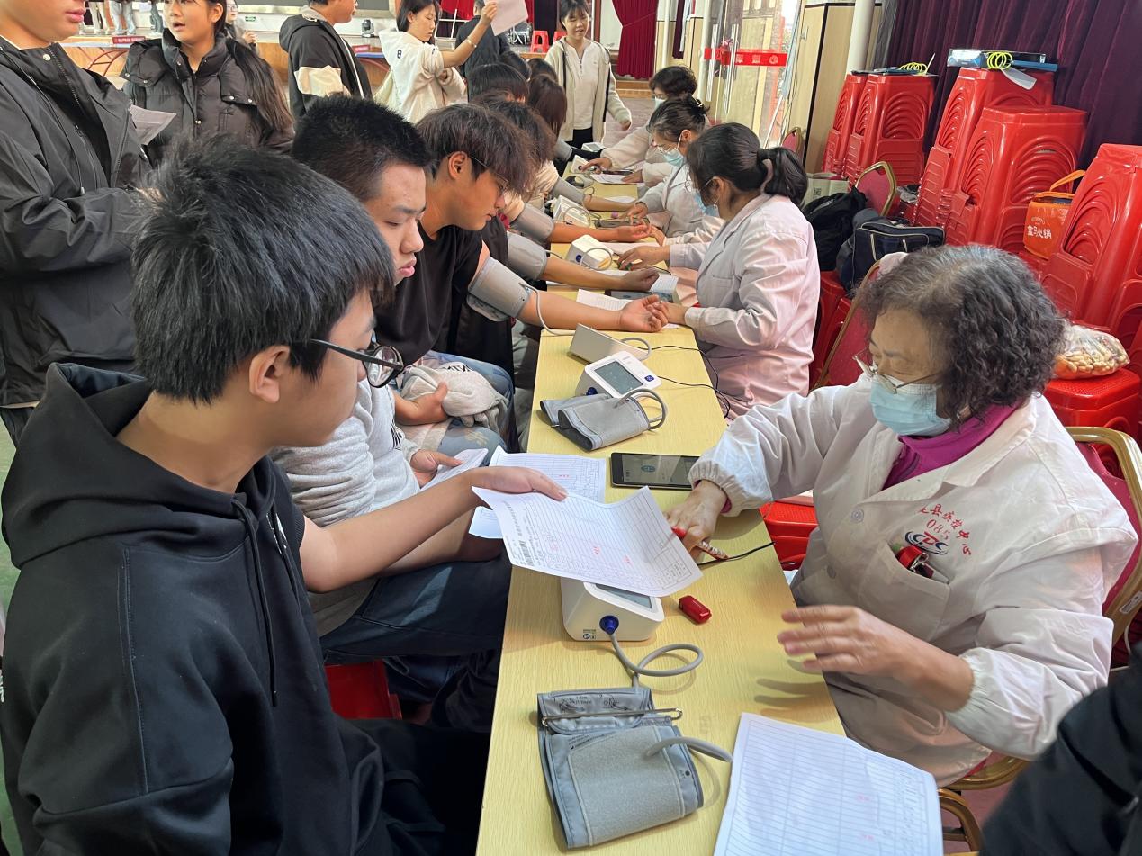 南昌向远轨道技术学校圆满完成2025年全校学生健康体检工作